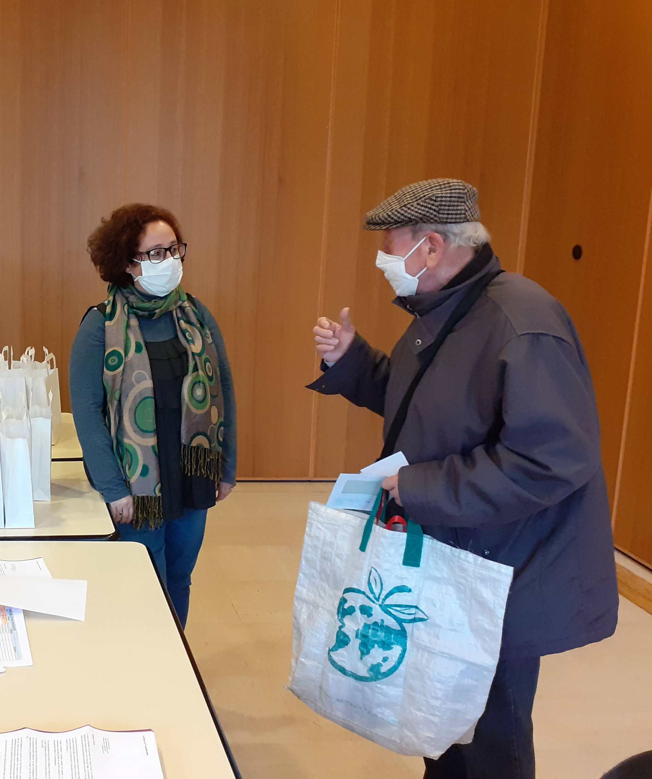 Distribution de chocolats aux seniors du 9e - 2 